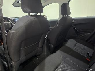 Peugeot 208 1.2 PureTech Allure 5Drs 81Kw Bjr.2019 picture 28