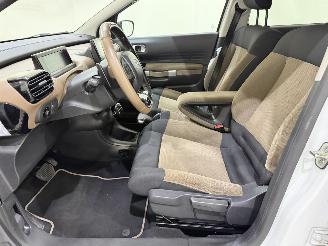 Citroën C4 cactus 1.2 PureTech 82 Shine Automaat picture 31