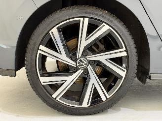 Volkswagen Golf VIII HB 1.5 TSI R-Line Pano picture 24