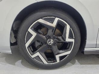 Volkswagen Golf VIII 1.5 eTSI R/Line Pano DSG MHEV 110kw picture 21