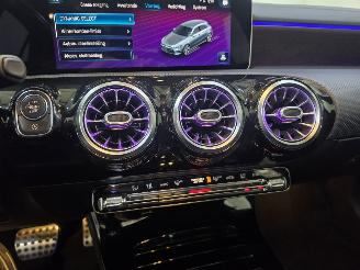Mercedes A-klasse 200 Launch Edition Premium Plus AMG Line bjr.2018 picture 17