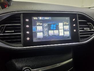 Peugeot 308 SW 1.2 E-THP Blue Lease Executive 81Kw Glazen-dak picture 14