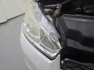 Peugeot 208 HB 1.0 VTi Access AC 5.DRS picture 12