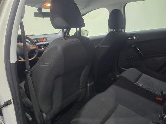 Peugeot 208 HB 1.0 VTi Access AC 5.DRS picture 30