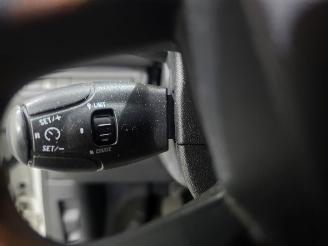 Peugeot 208 HB 1.0 VTi Access AC 5.DRS picture 18
