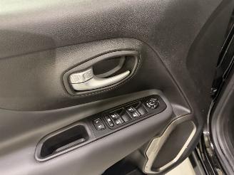 Jeep Renegade 4xe 190 Plug-in-Hybrid Electric Summum picture 8