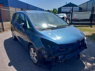 Salvage car Opel Zafira  2013/8