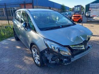 Salvage car Opel Zafira  2014/10