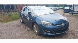 Coche accidentado Opel Astra Astra J (PC6/PD6/PE6/PF6), Hatchback 5-drs, 2009 / 2015 2.0 CDTI 16V 165 Ecotec 2014/9