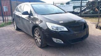 Salvage car Opel Astra Astra J Sports Tourer (PD8/PE8/PF8), Combi, 2010 / 2015 1.7 CDTi 16V 2011/6