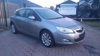 Salvage car Opel Astra Astra J (PC6/PD6/PE6/PF6), Hatchback 5-drs, 2009 / 2015 1.4 16V ecoFLEX 2010/9