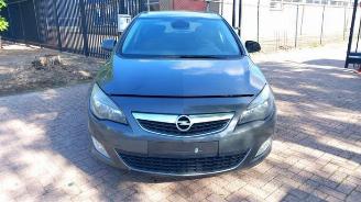 Opel Astra Astra J (PC6/PD6/PE6/PF6), Hatchback 5-drs, 2009 / 2015 1.7 CDTi 16V 110 picture 2