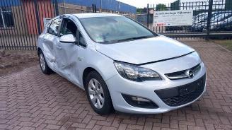 Uttjänta bilar auto Opel Astra Astra J (PC6/PD6/PE6/PF6), Hatchback 5-drs, 2009 / 2015 1.4 Turbo 16V ecoFLEX 120 2015/9