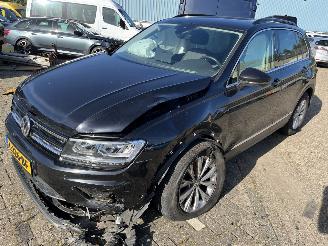 damaged passenger cars Volkswagen Tiguan 1.5 TSI Highline  Automaat 2020/8
