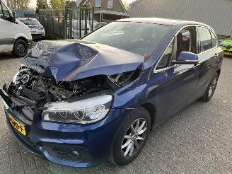 skadebil auto BMW 2-serie 216 Diesel Automaat Executive Tourer 2017/4