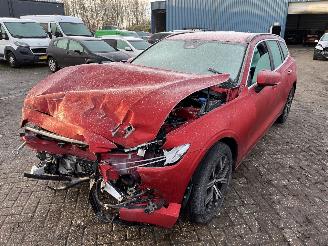 Unfallwagen Volvo V-60 2.0 B3  Automaat   ( 5700 Km ) 2022/10