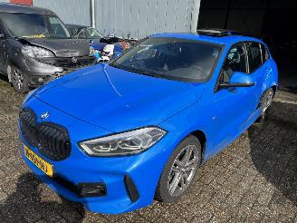 uszkodzony samochody osobowe BMW 1-serie 118i High Executive Edition Automaat ( Panorama dak ) 2020/3