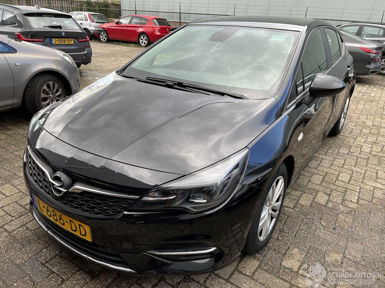 Opel Astra 1.2 Edition   HB