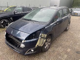 damaged passenger cars Peugeot 5008 1.6 HDI  Style  Automaat  ( 7 Persoons ) 2015/10
