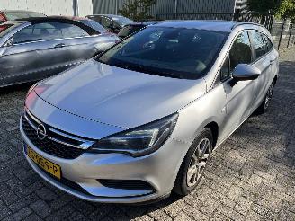 Vaurioauto  passenger cars Opel Astra Stationcar 1.6 CDTI Business+ 2018/7