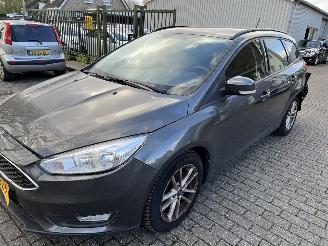 uszkodzony samochody osobowe Ford Focus Stationcar  1.0 Lease Edition 2017/11