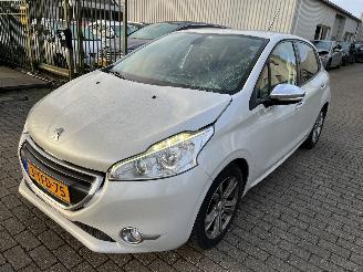 uszkodzony samochody osobowe Peugeot 208 1.2 Pure Tec  5 drs 2014/1