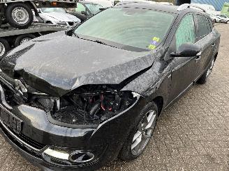 damaged passenger cars Renault Mégane Estate 1.6 DCI Bose 2015/3