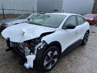 damaged passenger cars Renault Mégane E-Tech Optimum Charge Equilibre  160 kW/60 kWh 2023/8