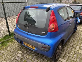 Peugeot 107 1.0-12V  XR   3 drs picture 4