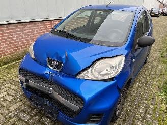 Vaurioauto  passenger cars Peugeot 107 1.0-12V  XR   3 drs 2011/1