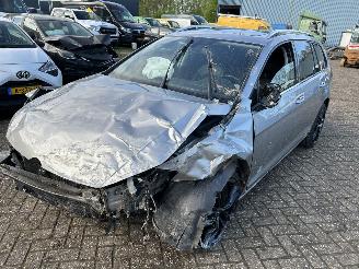 Damaged car Volkswagen Golf 1.6 TDI  Stationcar 2015/2