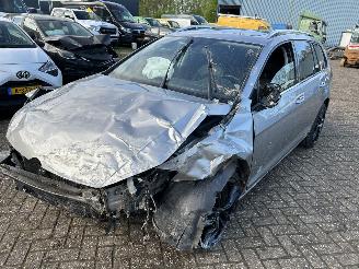 damaged passenger cars Volkswagen Golf 1.6 TDI  Stationcar 2015/2