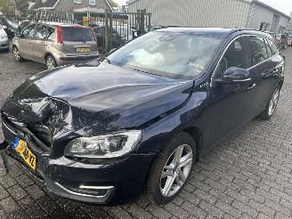 damaged passenger cars Volvo V-60 2.4  D5 Twin Engine AWD  Automaat 2018/4