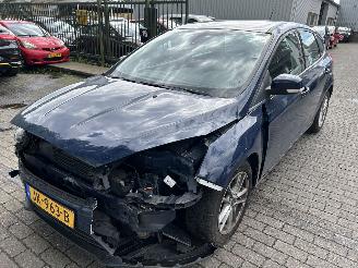 damaged passenger cars Ford Focus 1.0   5 Drs 2016/4