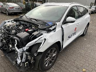 Damaged car Ford Focus Stationcar 1.0 EcoBoost Hybrid Titanium  ( nieuw prijs 38000,00 ) 2024/3