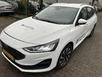 Vaurioauto  passenger cars Ford Focus 1.0 EcoBoost Hybrid Titanium  Stationcar 2023/2
