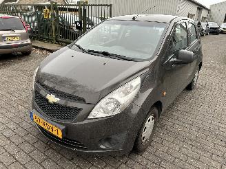 Vaurioauto  passenger cars Chevrolet Spark 1.0-16V 2011/5