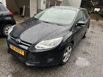 Vaurioauto  passenger cars Ford Focus Stationcar 1.0 2012/8