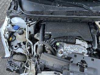 Peugeot 308 1.2 PureTech  5 Drs picture 4