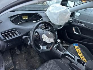 Peugeot 308 1.2 PureTech  5 Drs picture 10