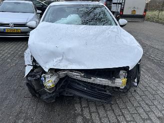 Peugeot 308 1.2 PureTech  5 Drs picture 2