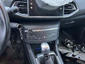 Peugeot 308 1.2 PureTech  5 Drs picture 9