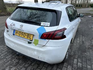 Peugeot 308 1.2 PureTech  5 Drs picture 5