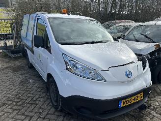 Schade bestelwagen Nissan  e-NV 200 Business met vuilniswagentje met kiepbak 2019/10