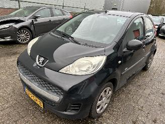 Schadeauto Peugeot 107 1.0-12V  Millesim 200   5 Drs-Airco 2011/1