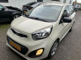 Vaurioauto  passenger cars Kia Picanto 1.0 CVVT Comfort Plus 2011/12