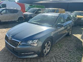 Vaurioauto  passenger cars Skoda Superb Stationcar 2.0 TDI  Automaat 2021/6