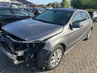 Coche accidentado Mercedes A-klasse 180 Ambition   (  78821 Km ) 2016/5