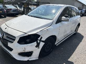 Vaurioauto  passenger cars Mercedes B-klasse 220 D  Automaat 2019/3