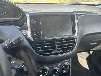 Peugeot 208 1.6 Blue HDI picture 12
